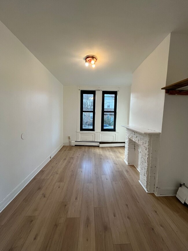 43 Storms Ave, Unit 1L in Jersey City, NJ - Foto de edificio - Building Photo