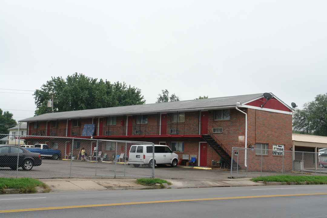 1924 S Broadway St in Wichita, KS - Building Photo