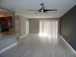 3421 NW 44th St in Lauderdale Lakes, FL - Building Photo - Building Photo