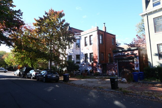 922 E Capitol St NE in Washington, DC - Building Photo - Building Photo