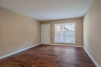 Walnut Terrace Apartments in Houston, TX - Building Photo - Interior Photo