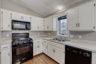 20575 Jade Cir in Lakeville, MN - Building Photo - Building Photo