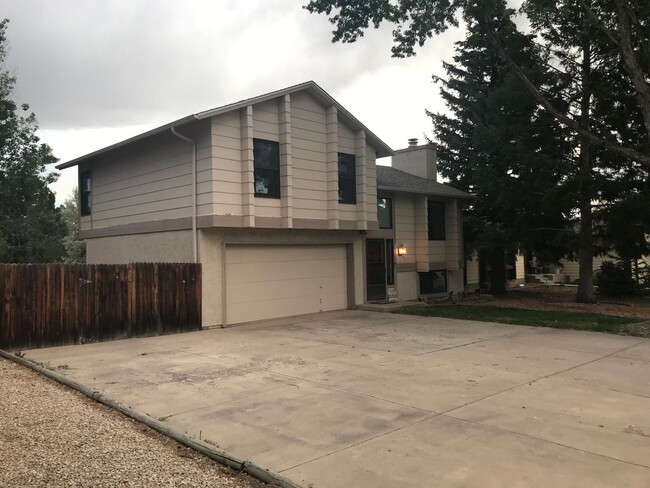 1250 Windmill Ave in Colorado Springs, CO - Foto de edificio - Building Photo