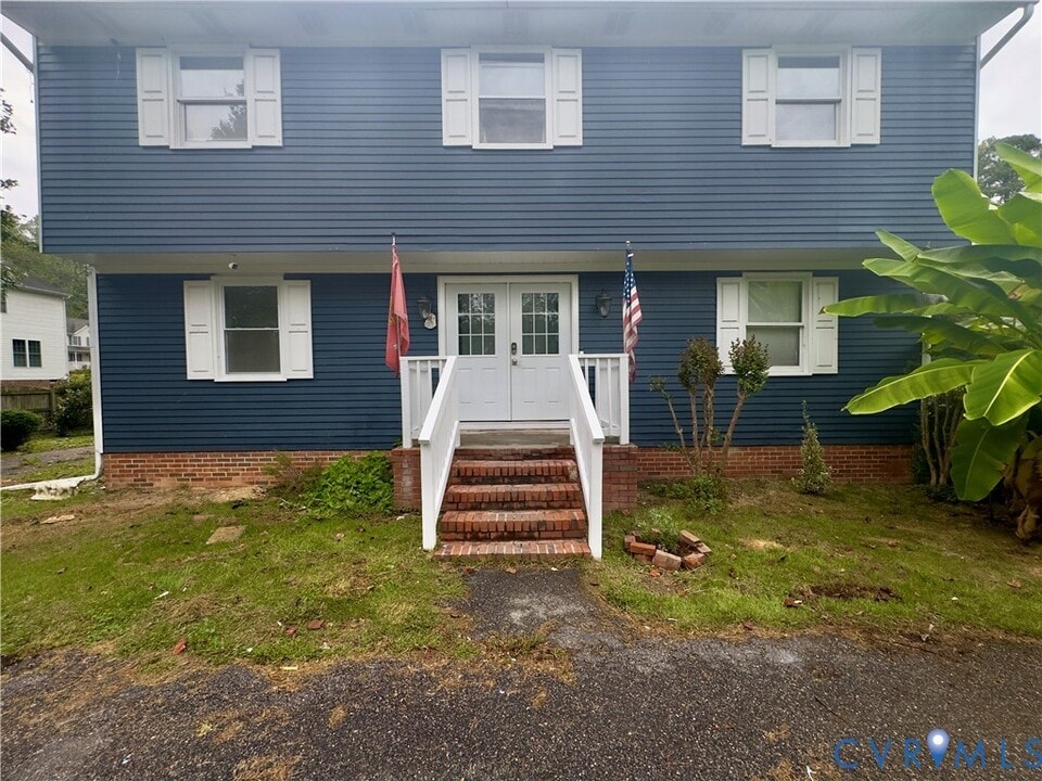 10330 W Providence Rd in Richmond, VA - Building Photo