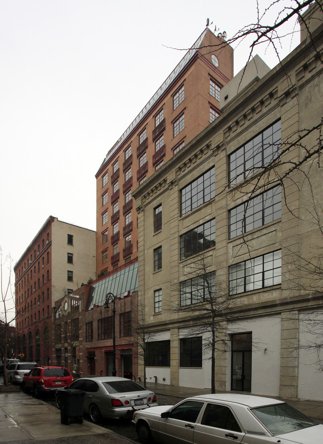 132 Perry St in New York, NY - Foto de edificio - Building Photo