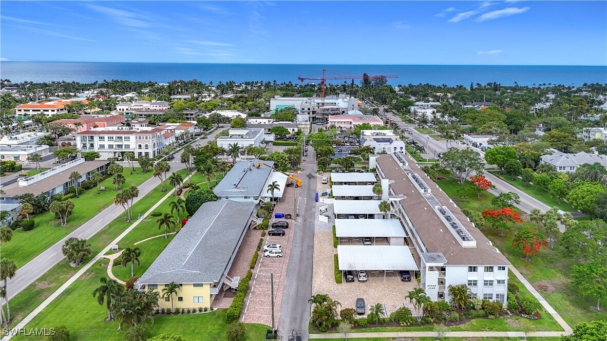 440 Broad Ave S in Naples, FL - Building Photo