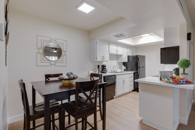 Gilbert Greens in Gilbert, AZ - Foto de edificio - Interior Photo