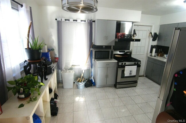 86-11 256th St in Queens, NY - Building Photo - Building Photo