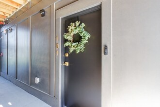 130 Rail Crossing Ln, Unit #101 in Charlotte, NC - Foto de edificio - Building Photo
