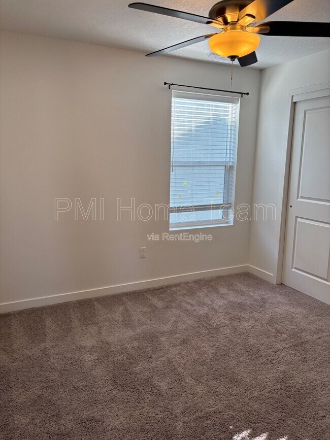 1546 W Parkview Dr in Syracuse, UT - Building Photo - Building Photo