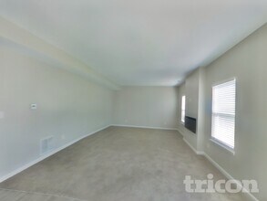 371 Wakefield Ct in Greenwood, IN - Foto de edificio - Building Photo