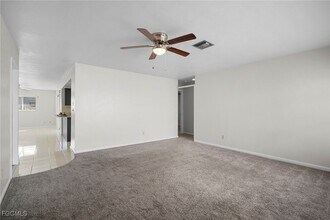 9721 Deerfoot Dr in Ft. Myers, FL - Foto de edificio - Building Photo