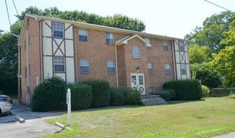 902 Cottage Ave Apartments