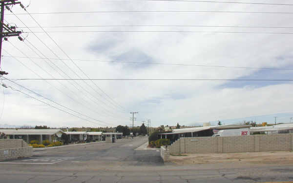 River Ranch in Victorville, CA - Foto de edificio