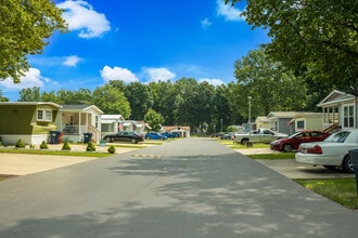 Westwood Estates in Amherst, OH - Foto de edificio - Building Photo