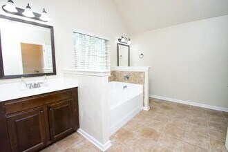 250 Sylvan Loop in Fayetteville, GA - Building Photo - Building Photo