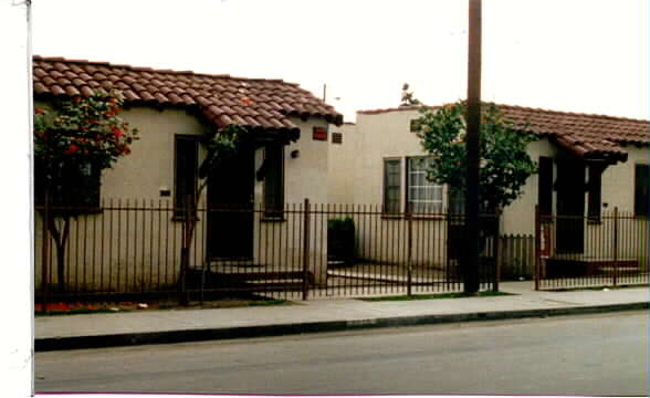 2308-2312 Walter St in Huntington Park, CA - Building Photo