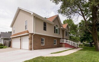 4003 Marigold Dr in Ames, IA - Building Photo
