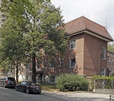 110 Maitland St in Toronto, ON - Building Photo