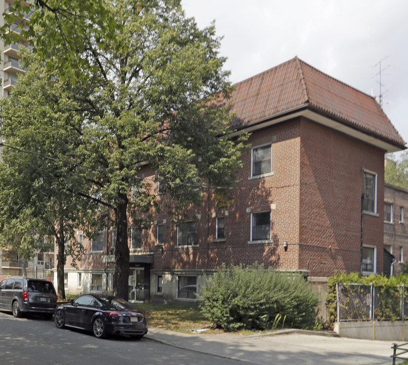 Maitland Arms Apartments in Toronto, ON - Building Photo