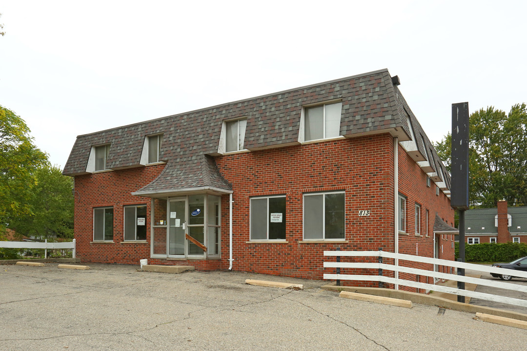 813 Michigan Apartments in Ypsilanti, MI - Building Photo