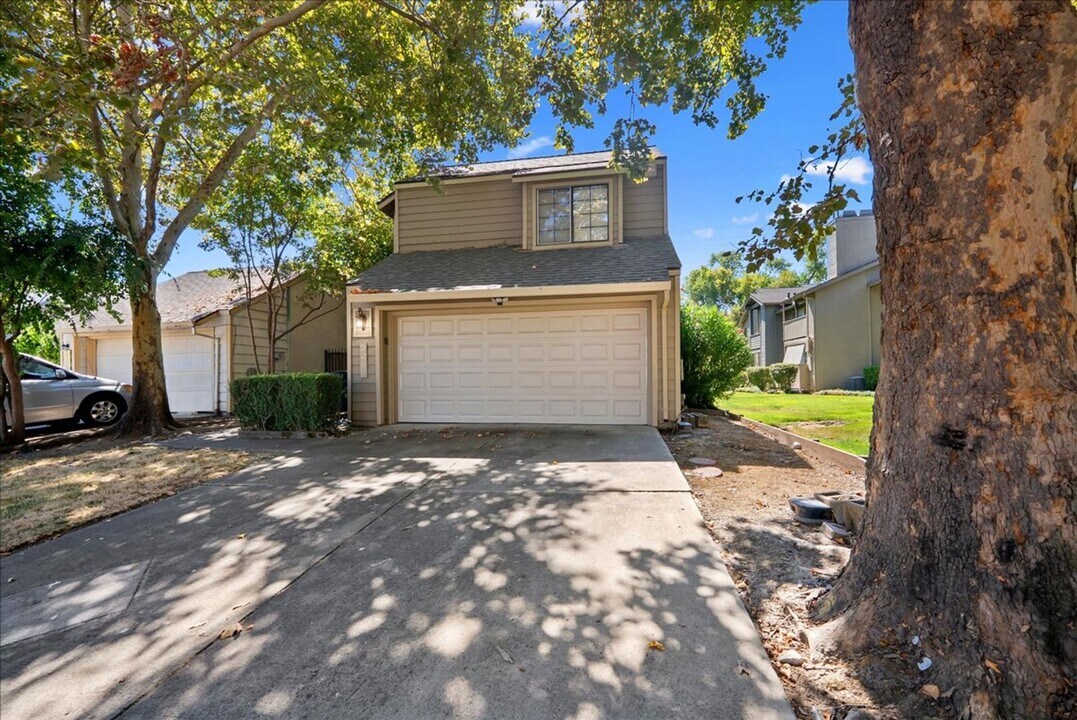2289 Sandcastle Way in Sacramento, CA - Building Photo
