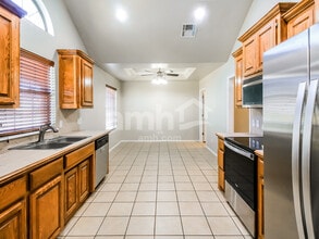 628 E Elder Ln in Mustang, OK - Foto de edificio - Building Photo
