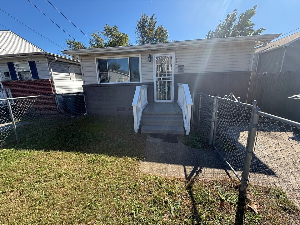 1724 Selden Ave in Norfolk, VA - Building Photo