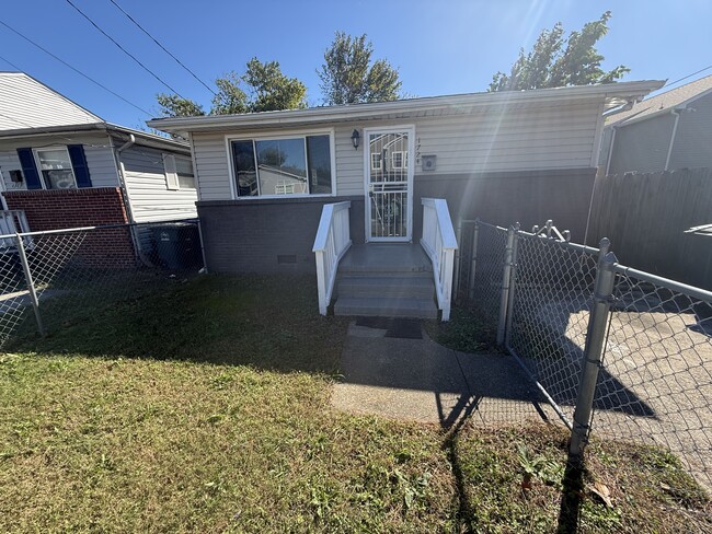 property at 1724 Selden Ave