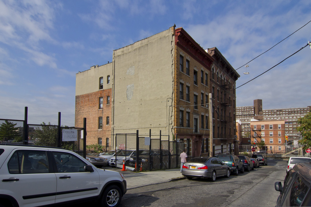 446 E 179th St in Bronx, NY - Building Photo