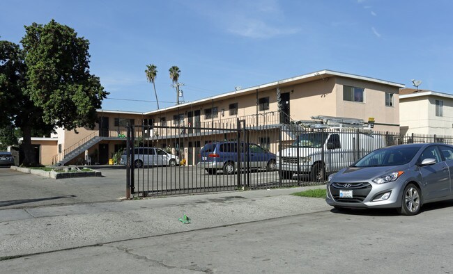 7833 Towne Ave in Los Angeles, CA - Building Photo - Building Photo