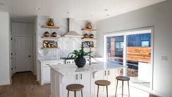 Huntsville Luxury Living in Fayetteville, AR - Building Photo