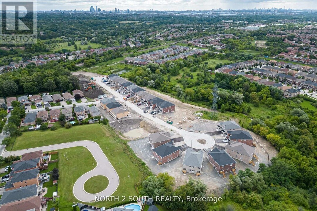 30 Virro Ct in Vaughan, ON - Building Photo