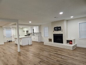 6446 Brookside Dr in Houston, TX - Building Photo - Building Photo