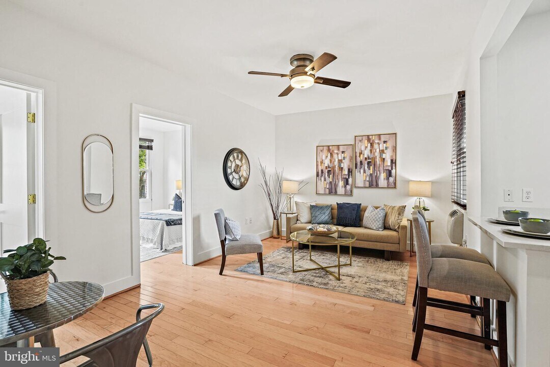 1020 Fairmont St NW-Unit -2 in Washington, DC - Foto de edificio