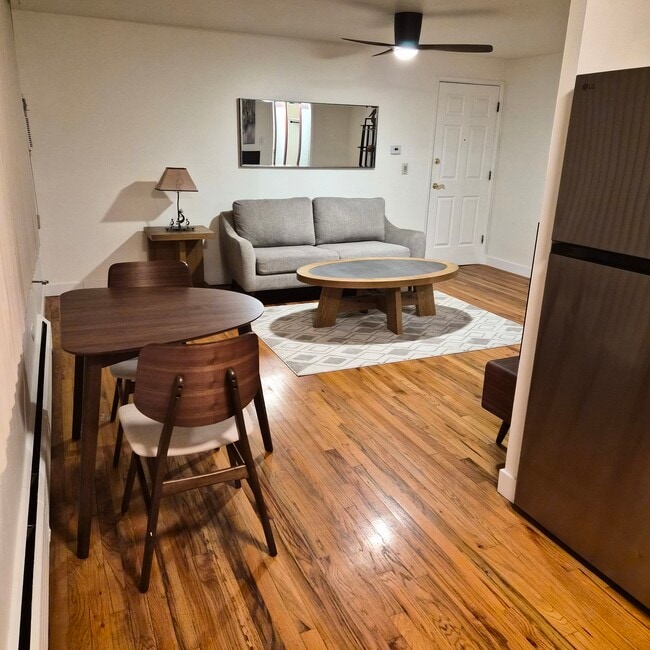 985 N Corona St, Unit 203 in Denver, CO - Building Photo - Building Photo