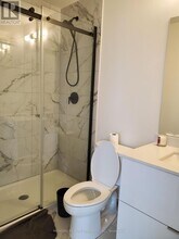 2 David Eyer Rd in Richmond Hill, ON - Building Photo - Building Photo