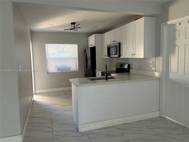 6036 Buchanan St in Hollywood, FL - Building Photo - Building Photo