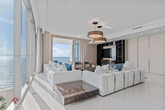 17975 Collins Ave, Unit 1002 in Sunny Isles Beach, FL - Building Photo - Building Photo