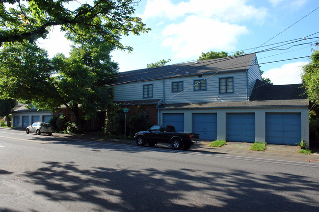 1908 NE Multnomah St in Portland, OR - Building Photo - Building Photo