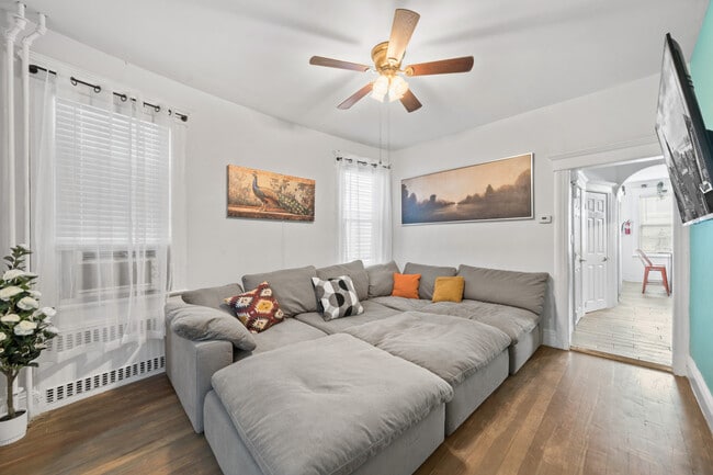 property at 84 W 42nd St