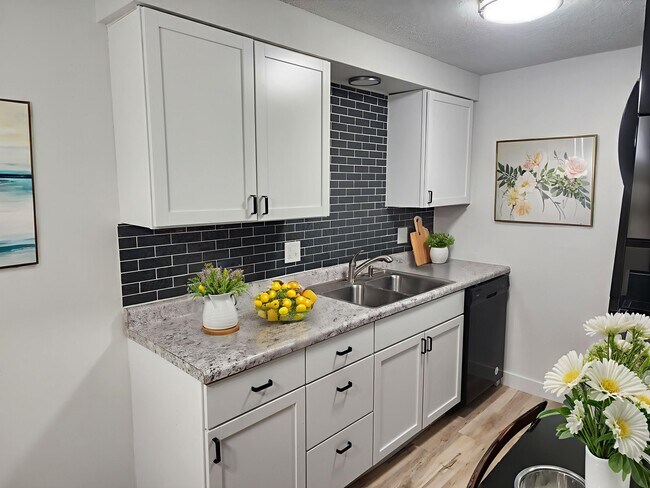 Mesa Heights Apartments in Sioux Falls, SD - Foto de edificio - Building Photo