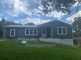 2408 Cres Club Dr in Chattanooga, TN - Building Photo