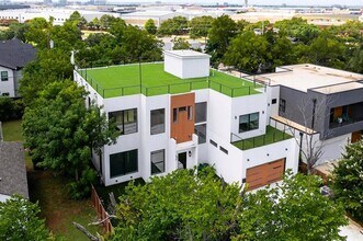 3946 N Cresthaven Rd in Dallas, TX - Building Photo - Building Photo