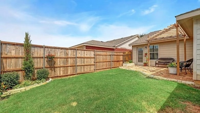 9000 Eastwood Ave in Cross Roads, TX - Building Photo - Building Photo