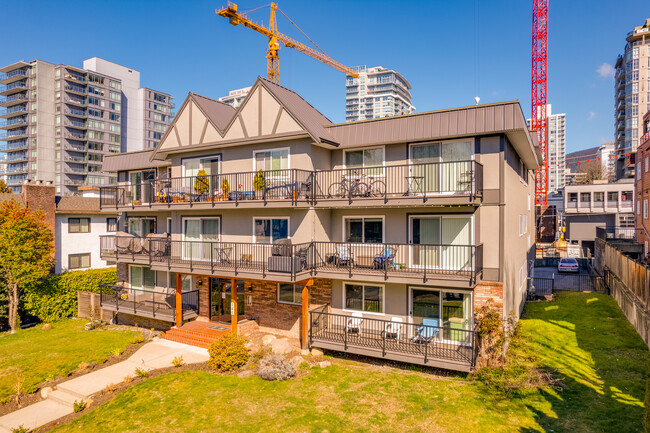 Fairfax in North Vancouver, BC - Building Photo - Building Photo