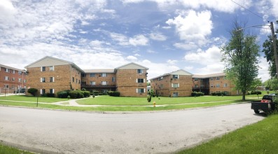 450-480 W 16th St in Chicago Heights, IL - Foto de edificio - Building Photo