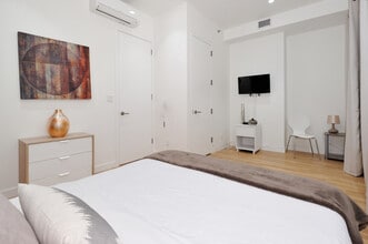 353 W 46th St, Unit SI ID1323938P in New York, NY - Building Photo - Building Photo