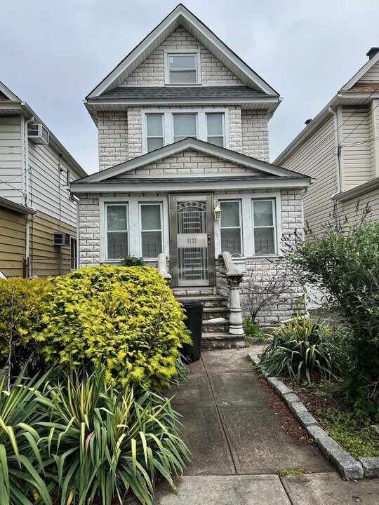 61-23 Austin St in Queens, NY - Building Photo