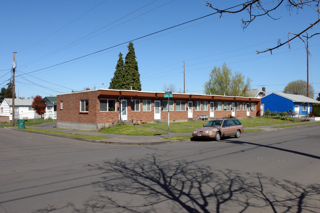 6131 N Houghton St in Portland, OR - Building Photo